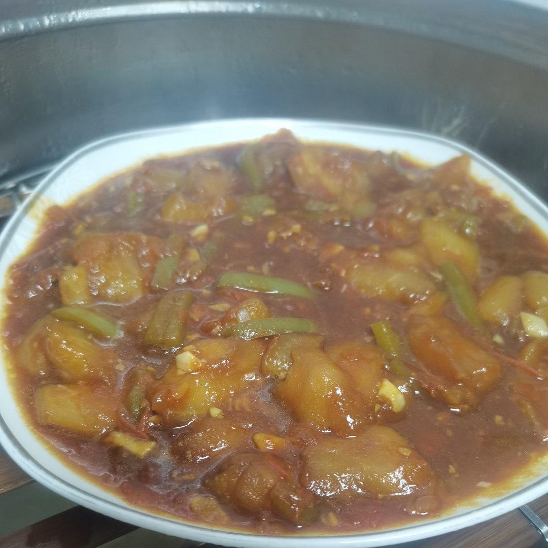 红烧茄子（佐西红柿尖椒）