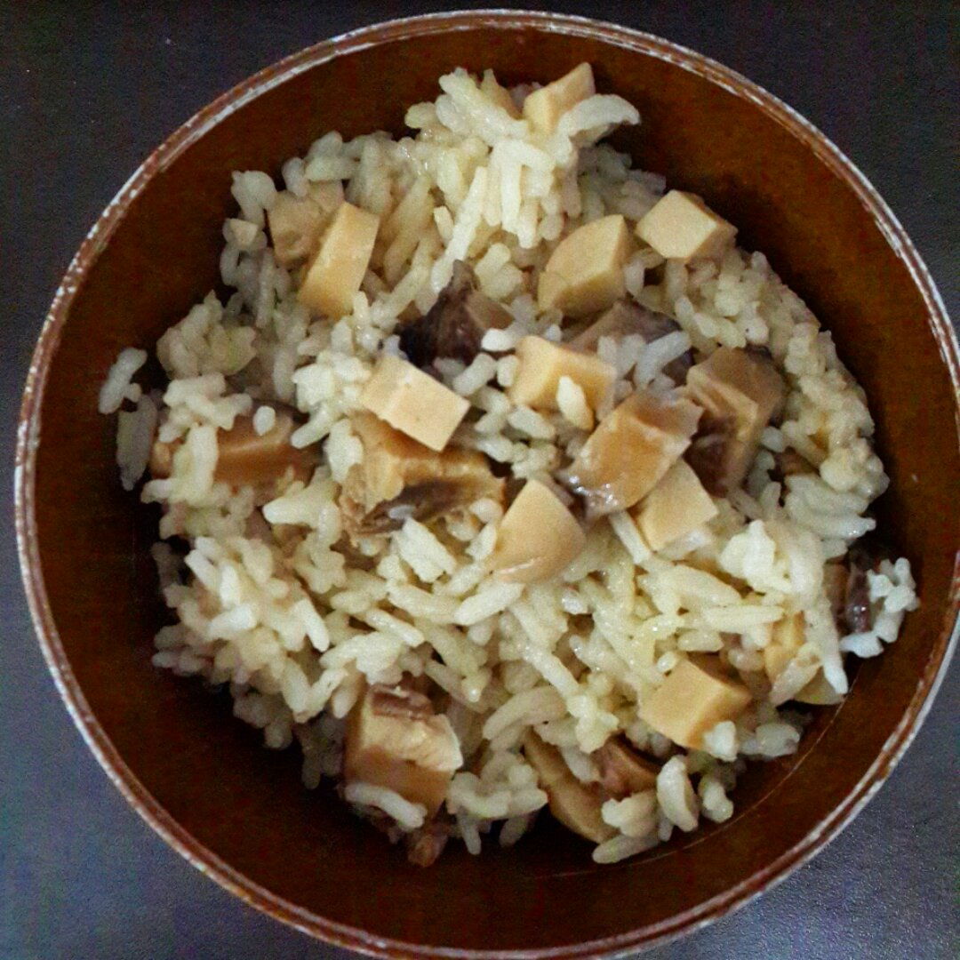 电饭锅香菇香肠饭(●´∀｀●)