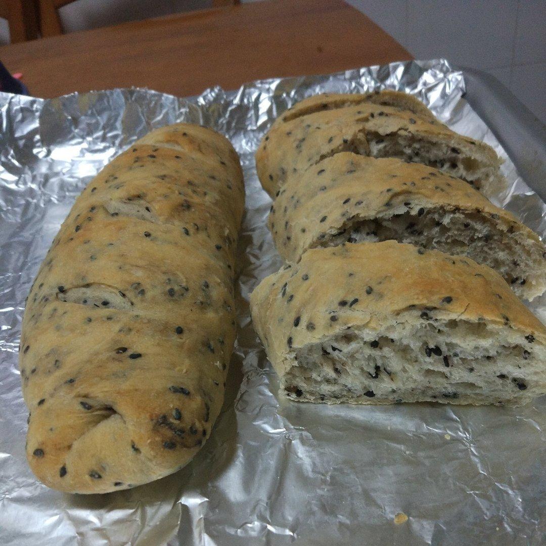 脆皮黑芝麻面包