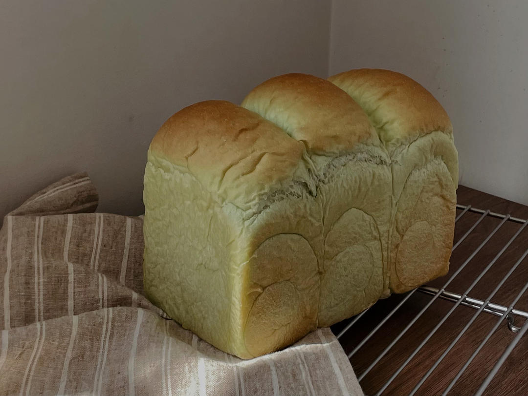 斑斓吐司｜温和香甜淡淡的清香，是属于春天的吐司