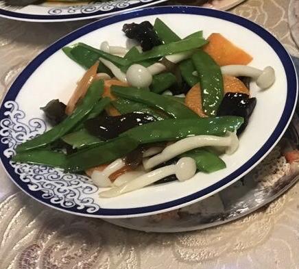 『荷塘小炒』清炒荷兰豆白玉菇木耳胡萝卜