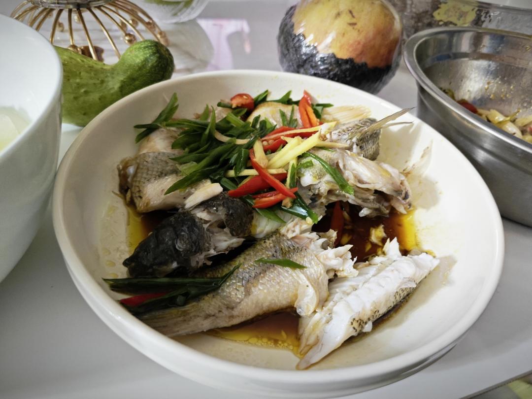 10分钟做 清蒸鲈鱼 （附切鱼图解）