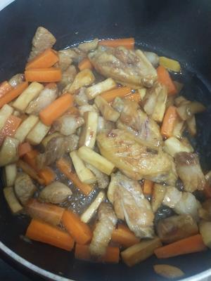 杏鲍菇萝卜焖烧肉的做法 步骤3