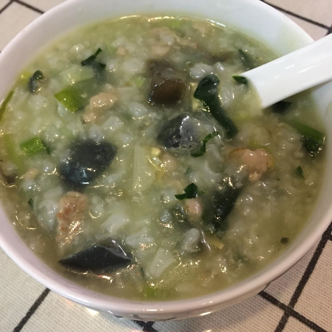 妈妈👩教我做的皮蛋瘦肉粥🥣简单快捷美味😋