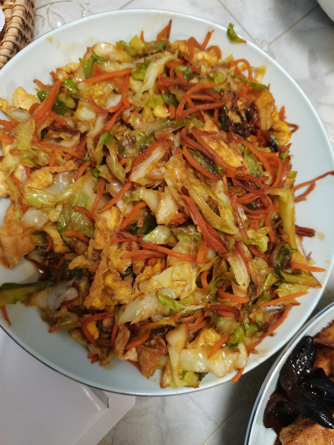 超级下饭的家常菜！给肉都不换的包菜炒鸡蛋