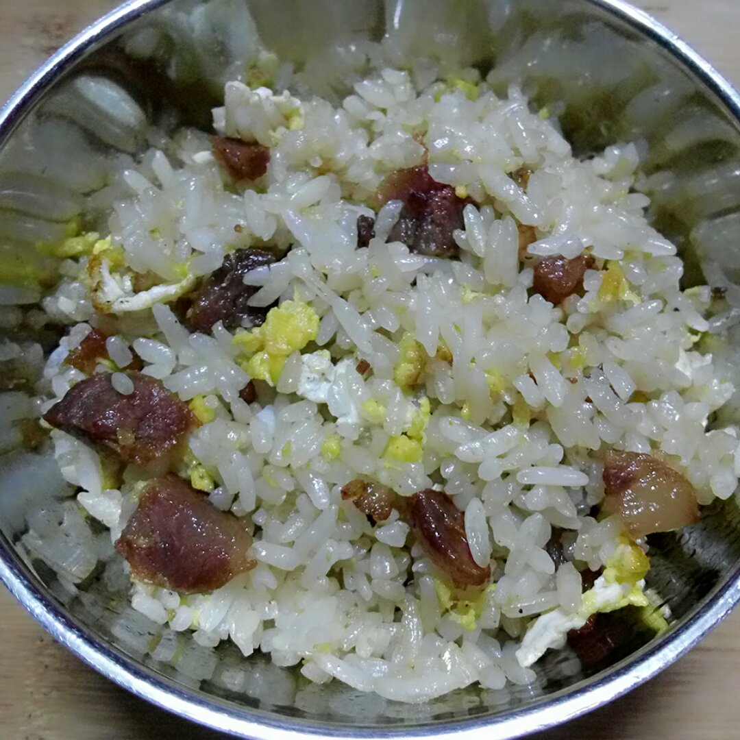 粒粒黄金腊肠炒饭（简易版）