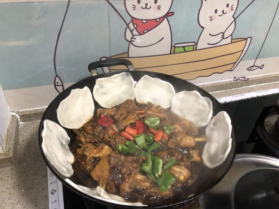 地锅鸡，教你贴饼子好吃的小技巧~