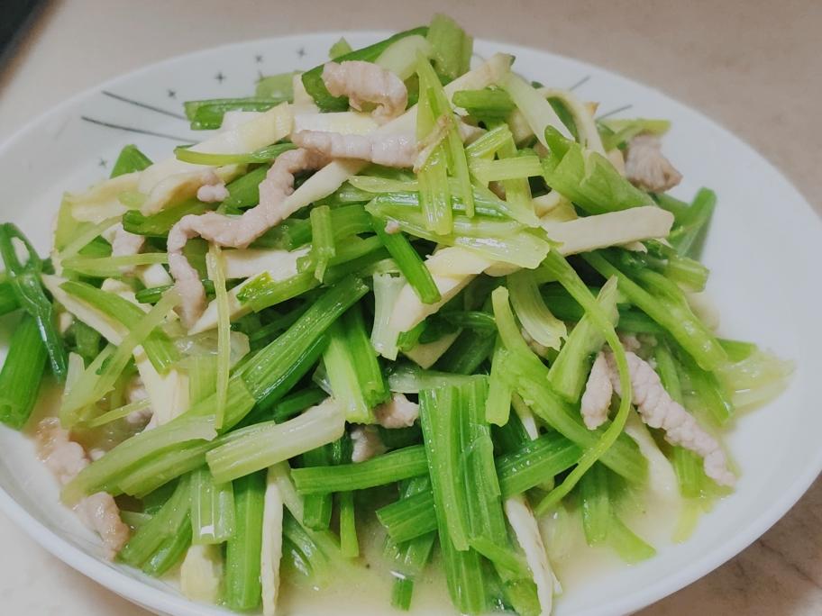 芹菜冬笋炒肉丝
