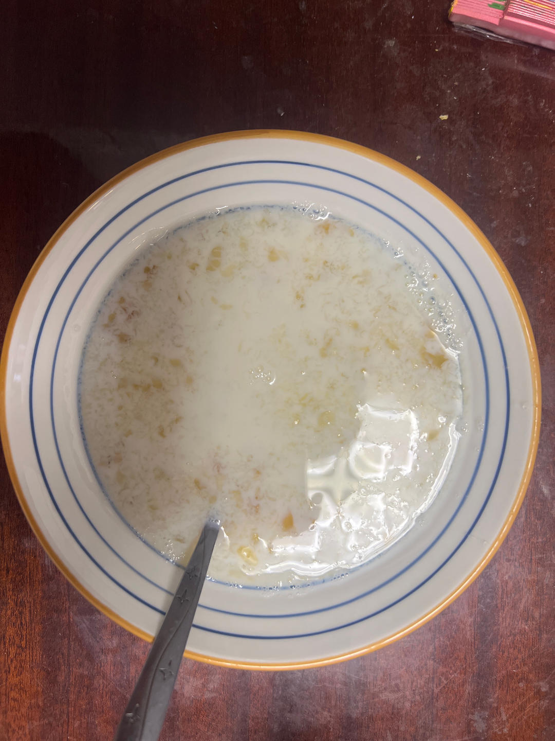 《桃胶皂角米雪燕银耳牛奶羹》据说一碗等于敷30片面膜的功效