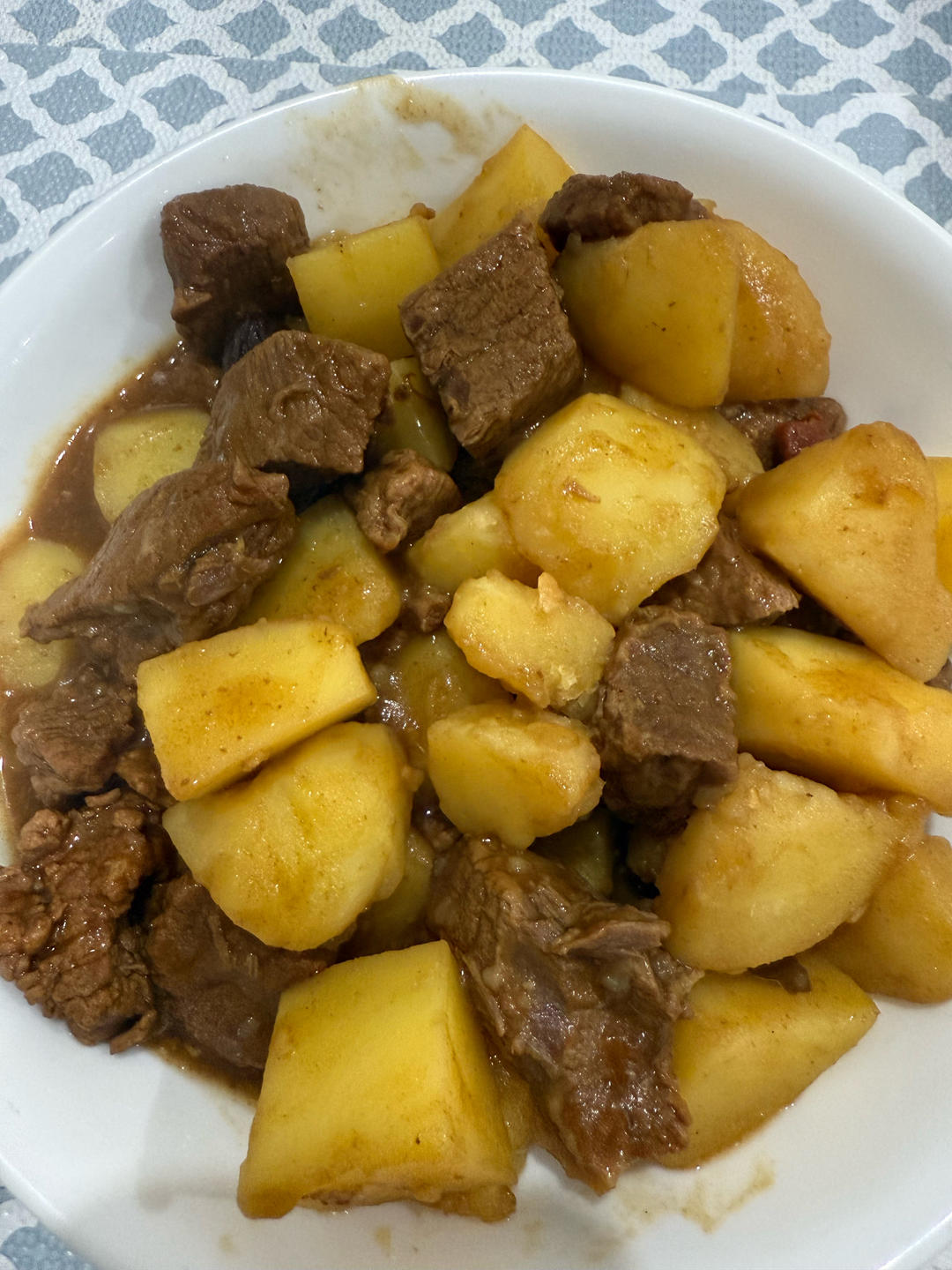 小土豆烧牛肉，红烧牛腩，好吃到舔盘