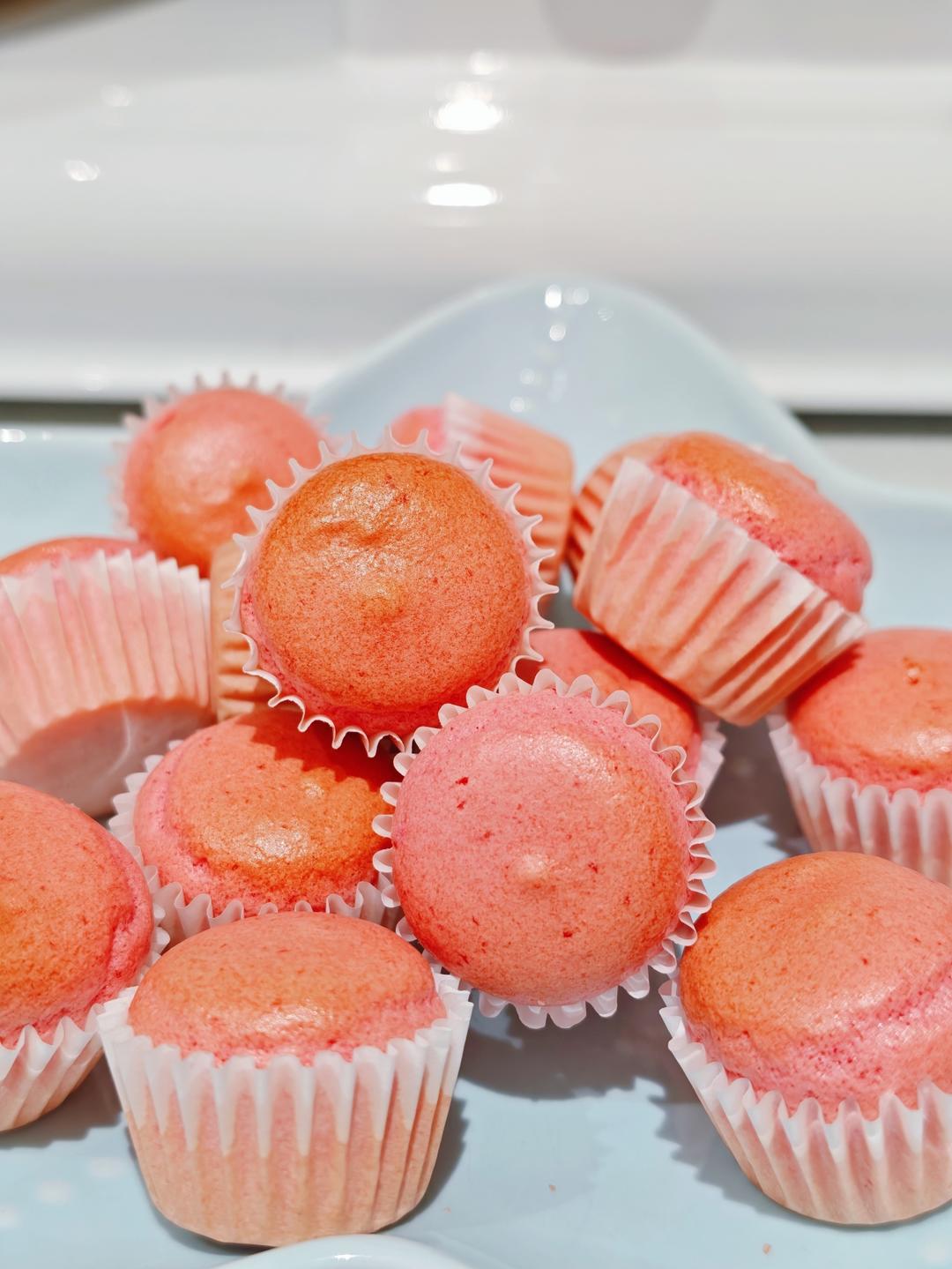 好爱这粉嘟嘟的火龙果迷你小蛋糕呀🍰