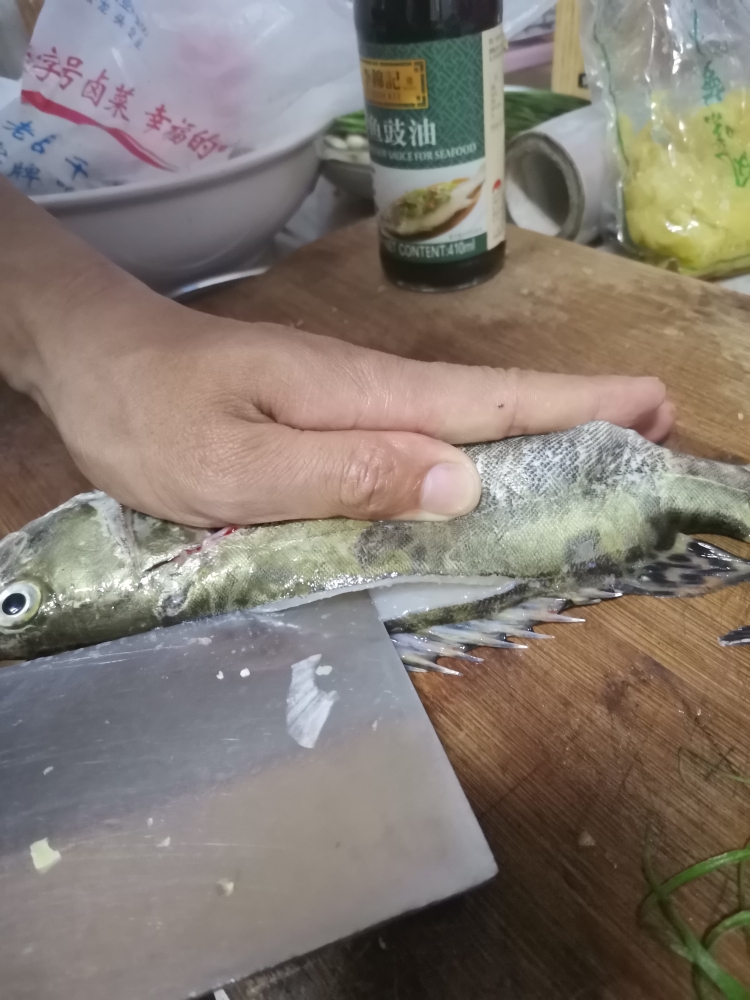清蒸桂鱼（专业厨师教你做）的做法 步骤2