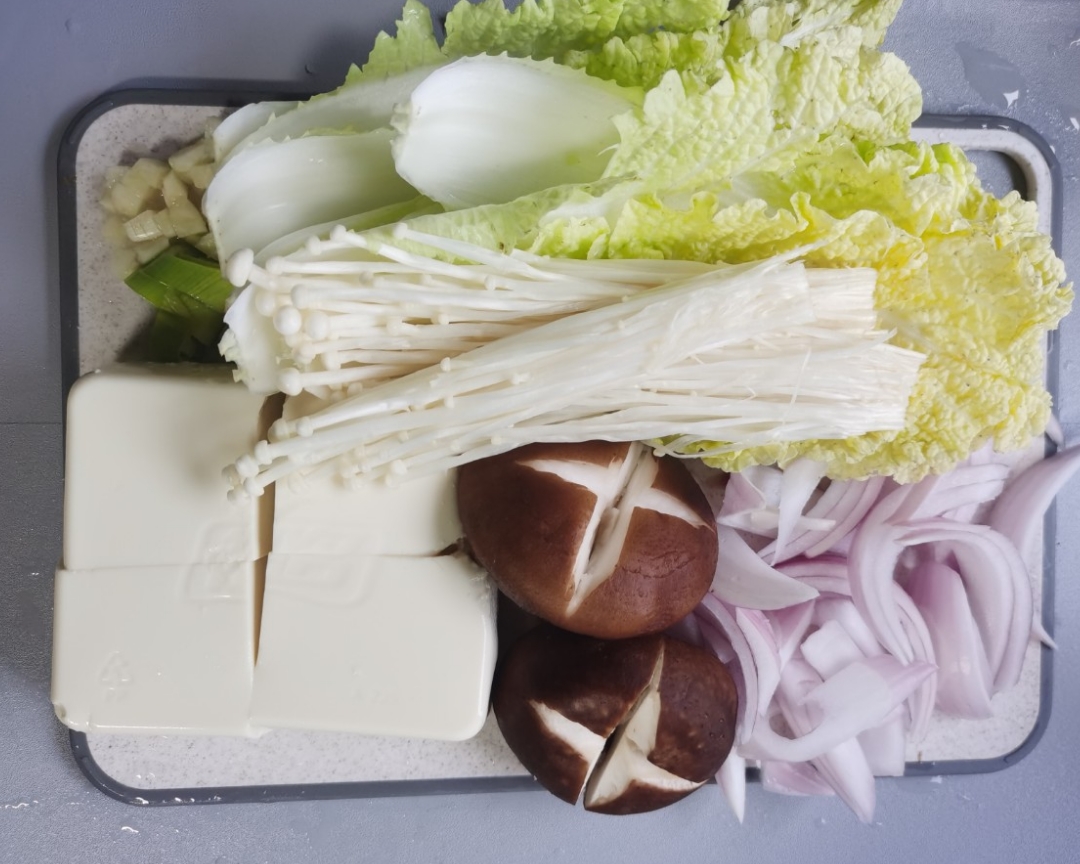 低脂晚餐：不输寿喜锅的牛肉豆腐锅的做法 步骤2