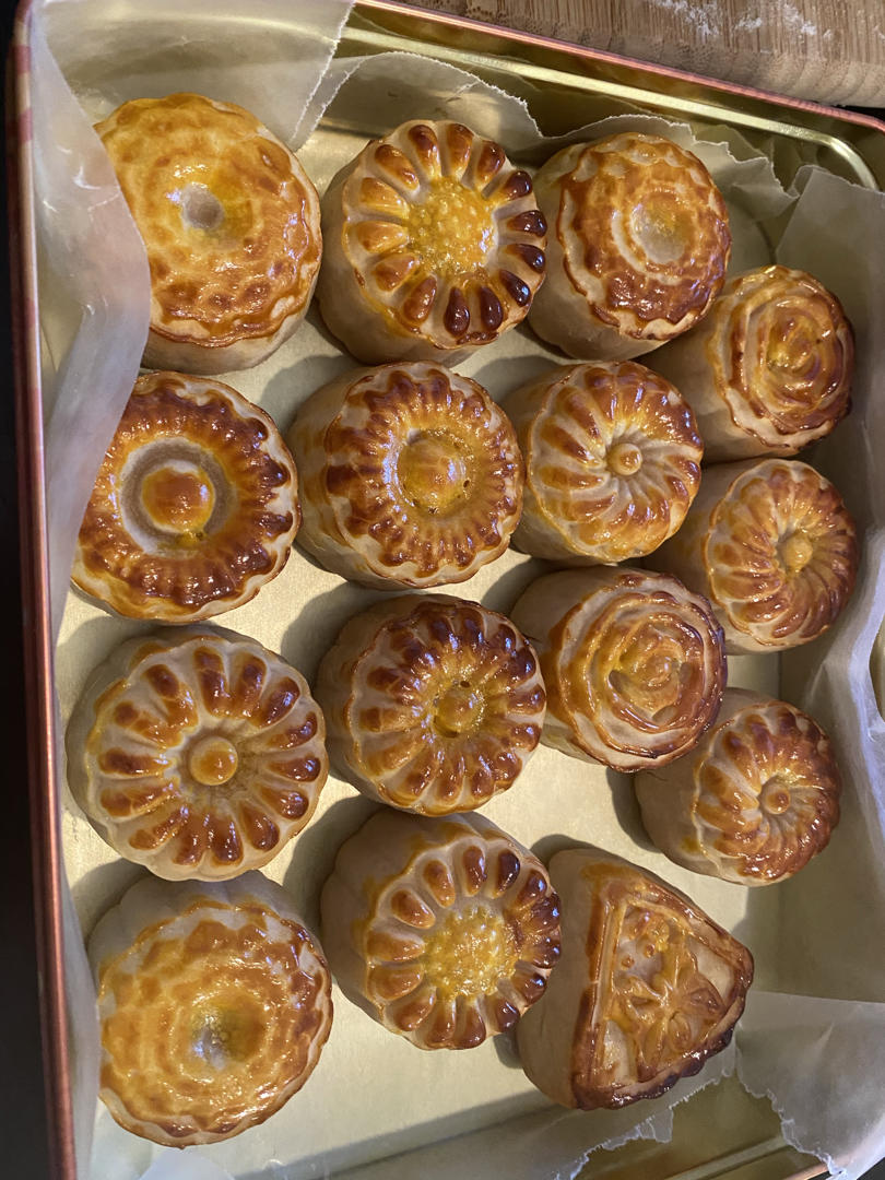 广式月饼—蛋黄莲蓉月饼