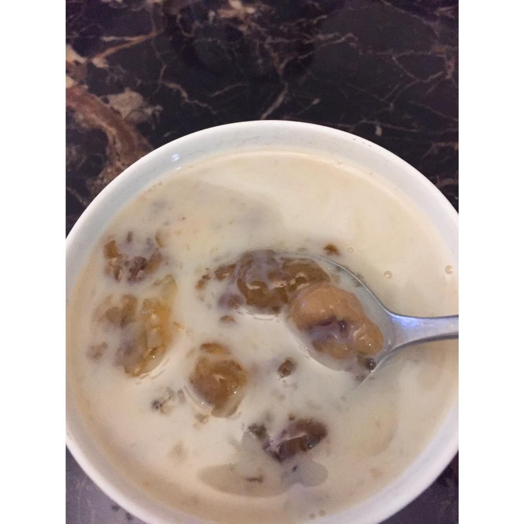 皂角米桃胶红枣炖奶