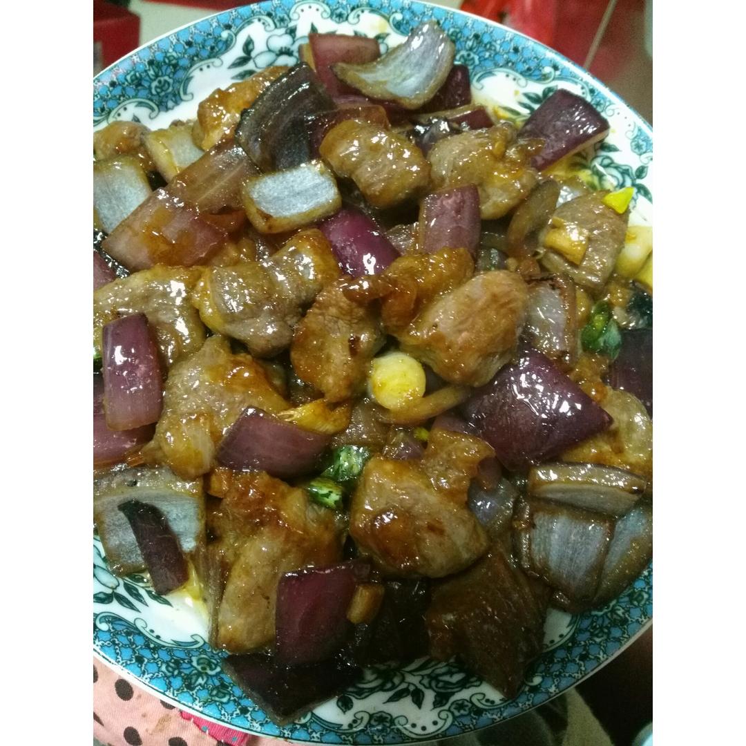孜然洋葱炒牛肉粒