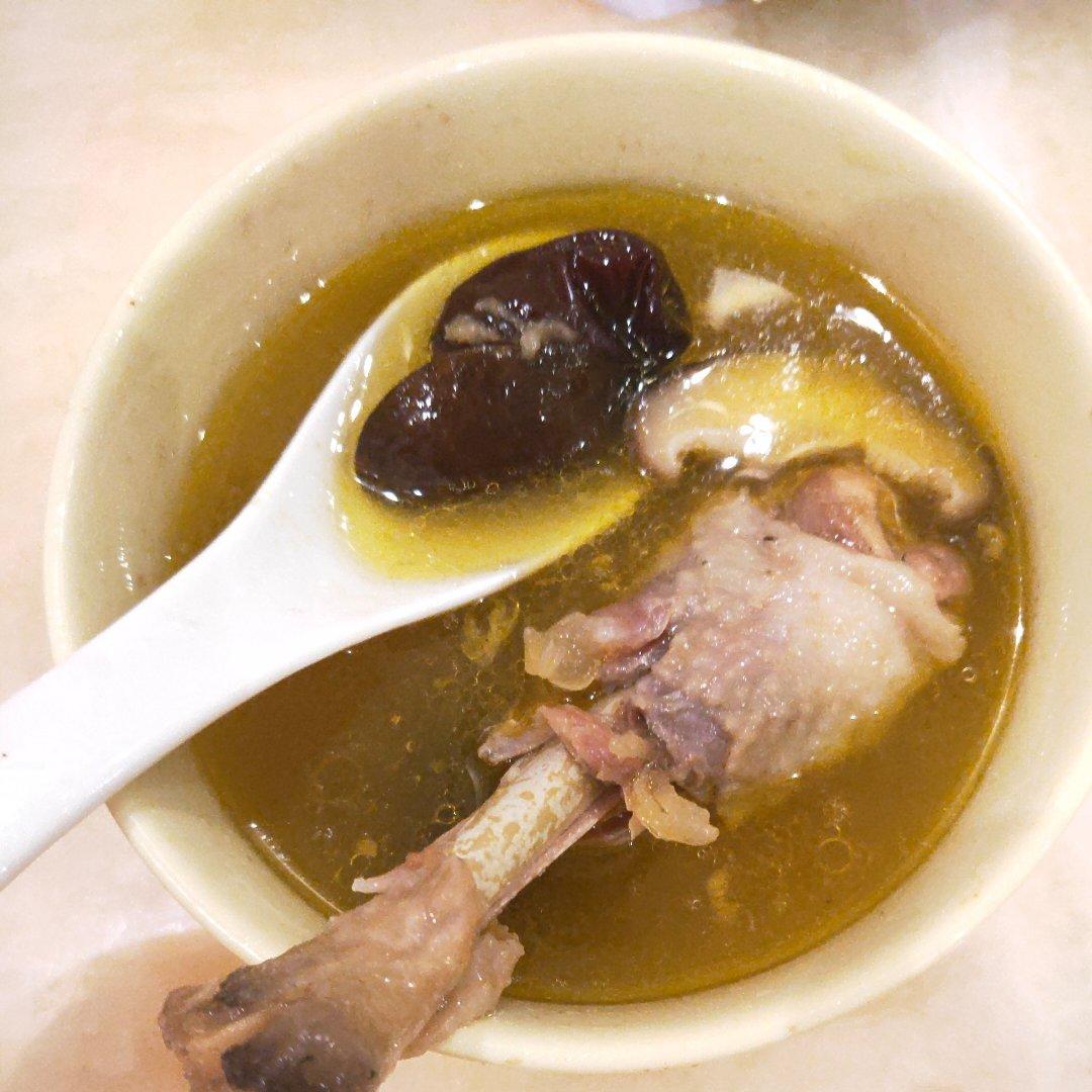 香菇炖鸡汤
