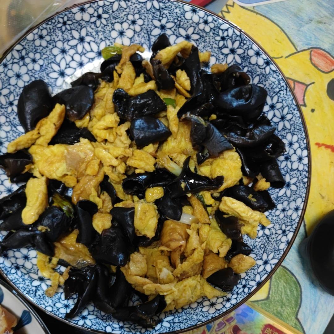 黑木耳青椒炒鸡蛋（营养又下饭）