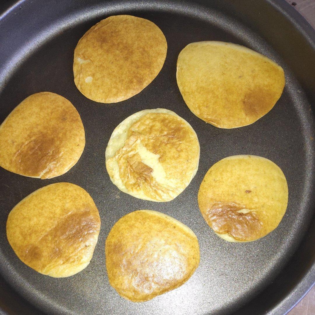 带着面具的小丑_to0b做的宝宝辅食-蛋黄香蕉饼(9个月)