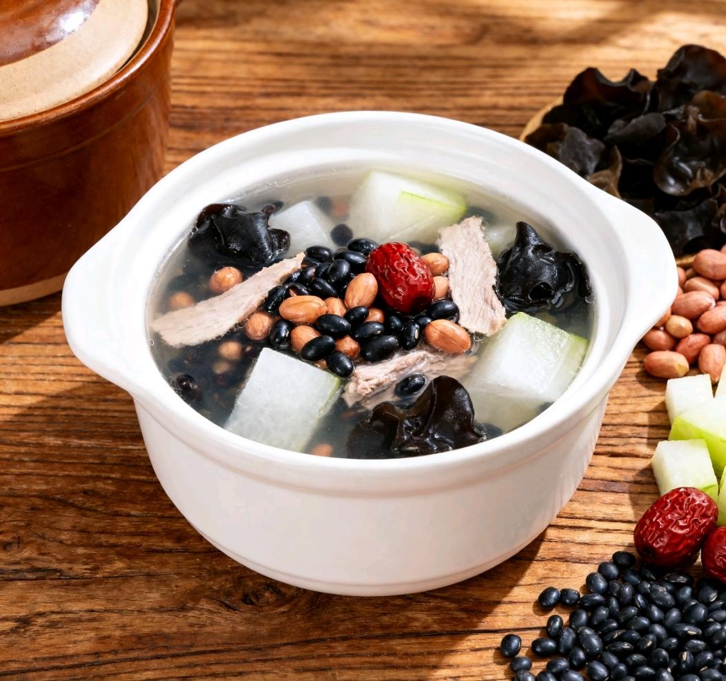 黑豆花生木耳冬瓜汤