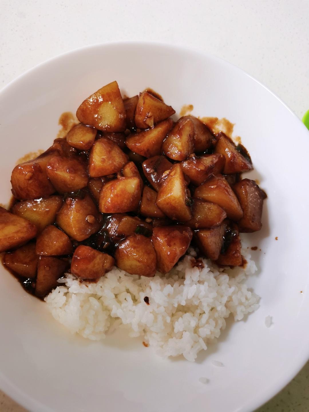 🔥巨下饭，软糯入味！比肉还好吃的红烧土豆