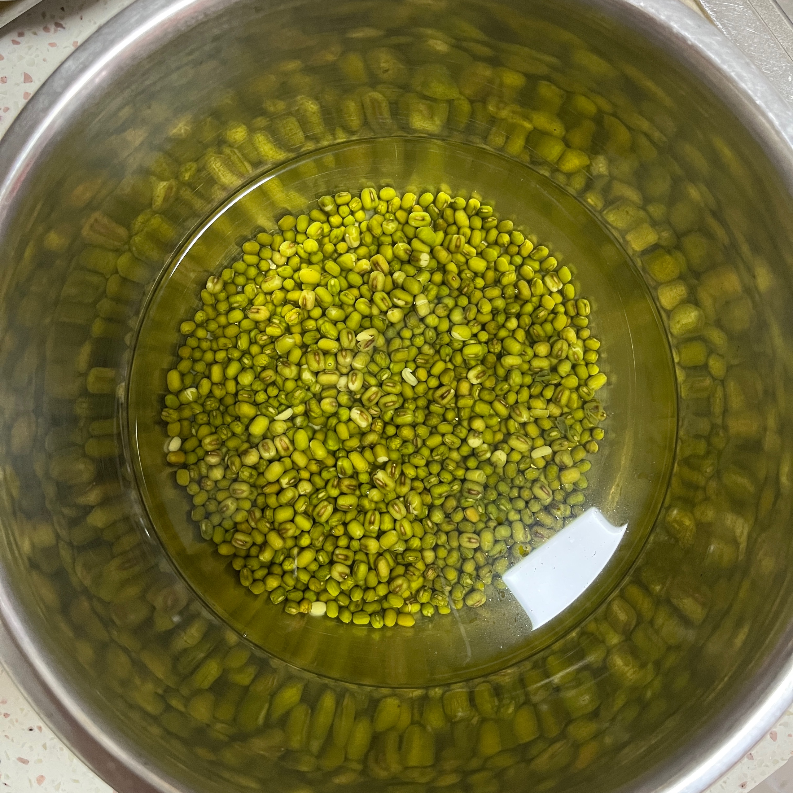 绿豆汤(超容易出沙，不变色)的做法 步骤1