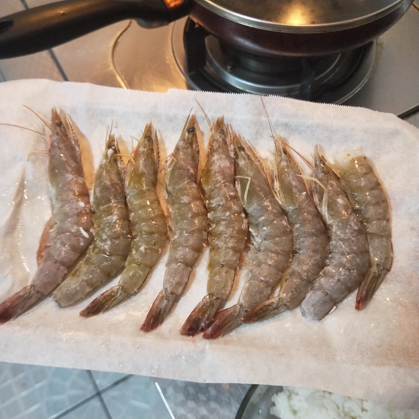 超简单椰油烤虾的做法 步骤1