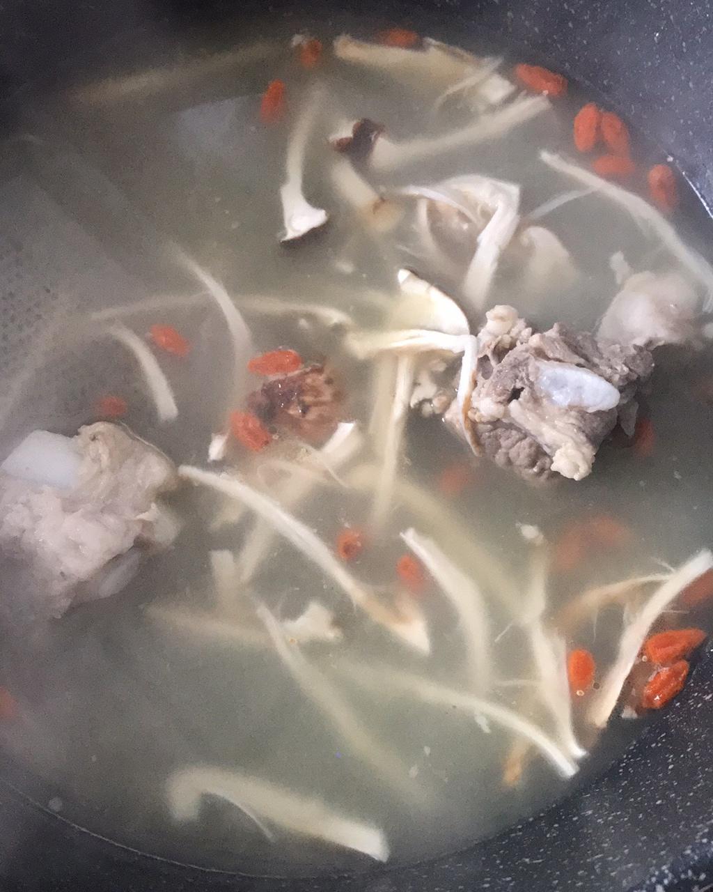 松茸排骨汤