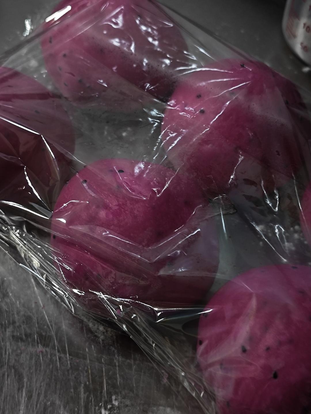 火龙果奶酪软欧包