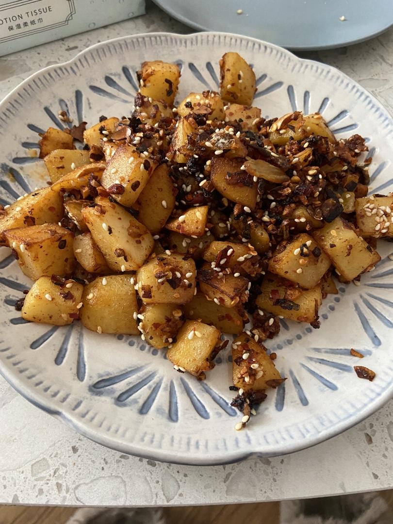 秒杀路边摊！香气扑鼻的【香辣孜然土豆】