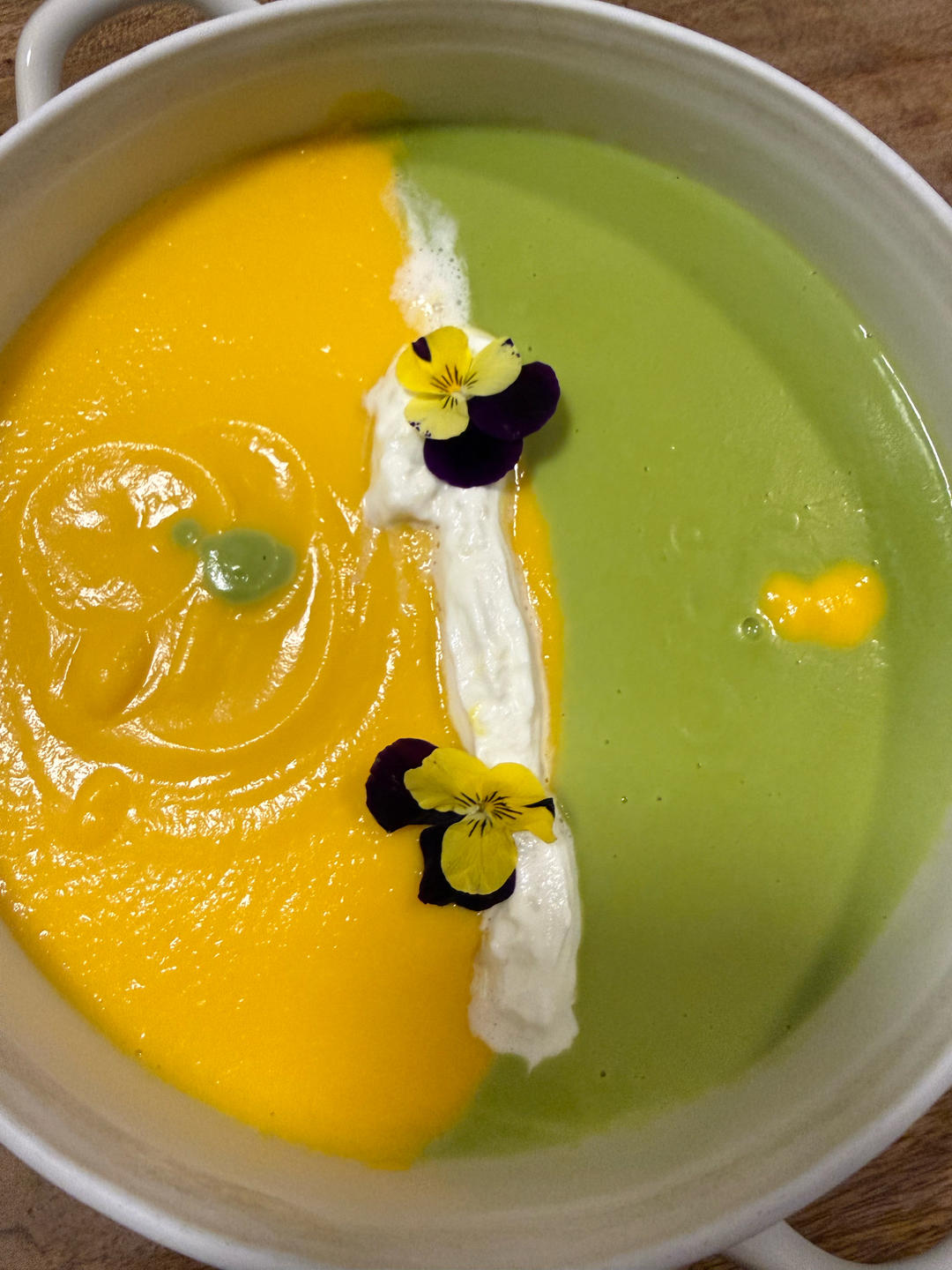 小美法式豌豆浓汤配蒜香面包