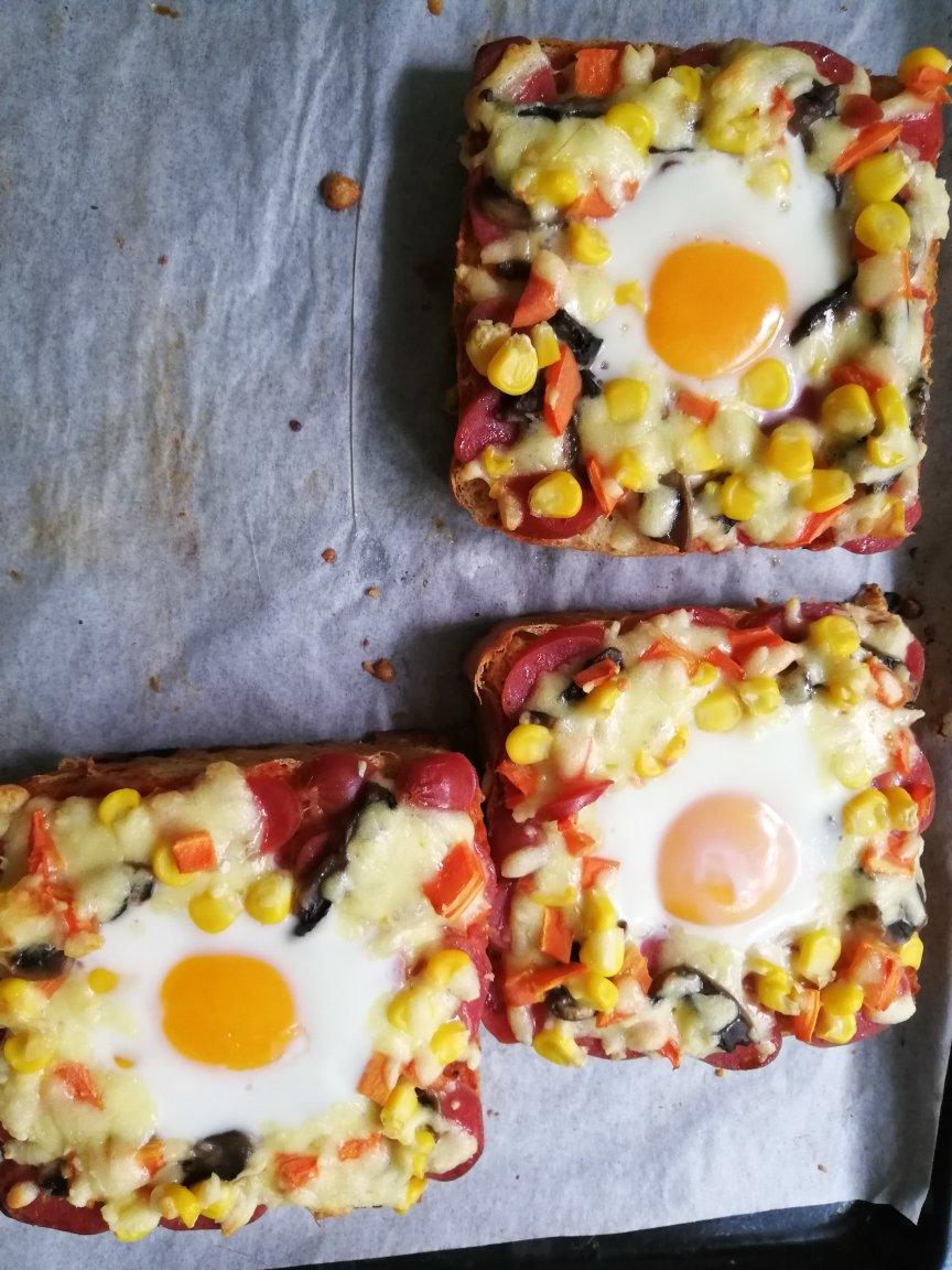 吐司太阳蛋披萨