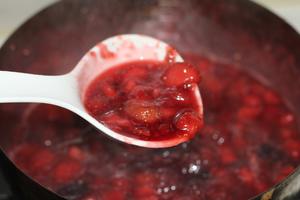董太的私房菜--草莓桑葚果酱的做法 步骤2