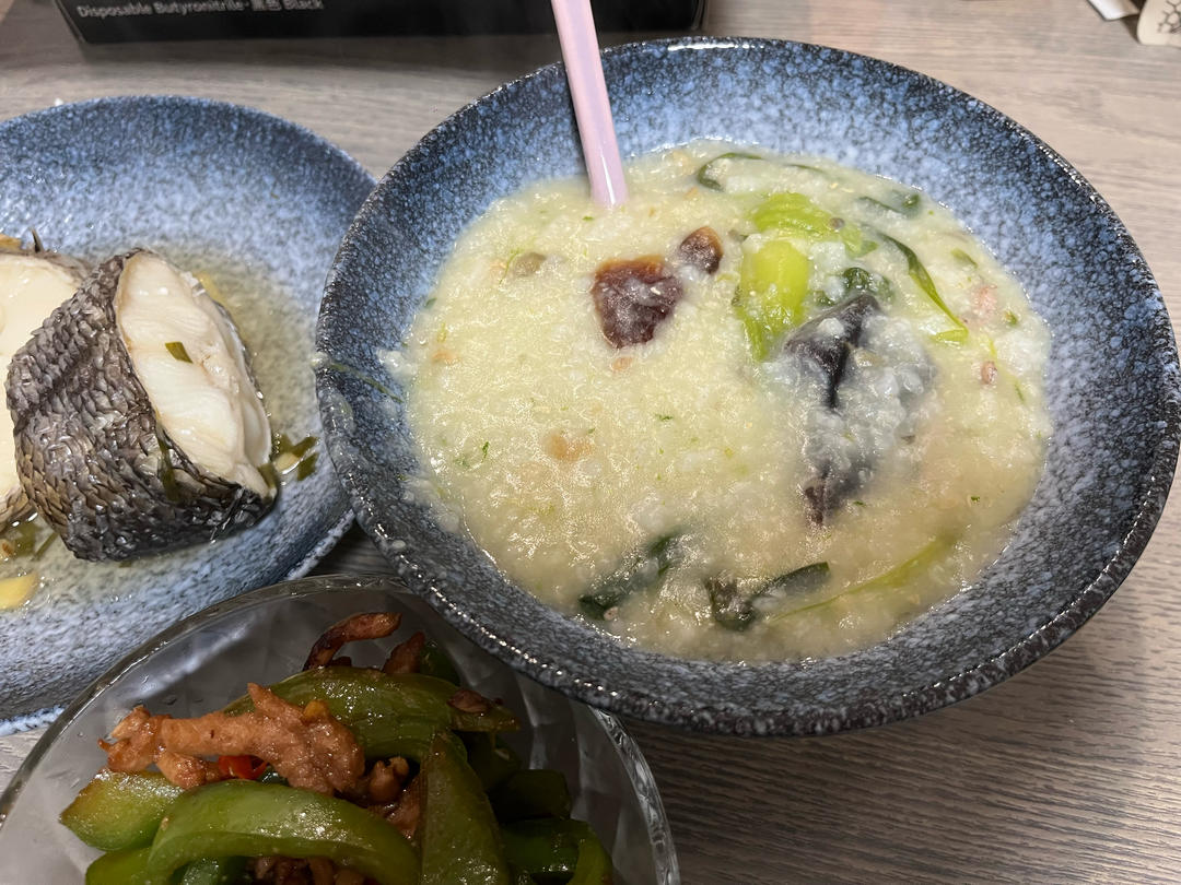 妈妈👩教我做的皮蛋瘦肉粥🥣简单快捷美味😋