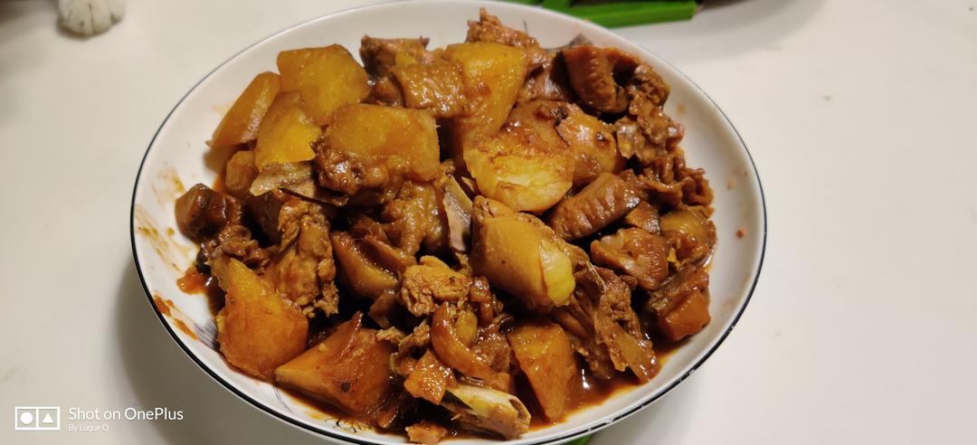 香菇鸡肉炖土豆