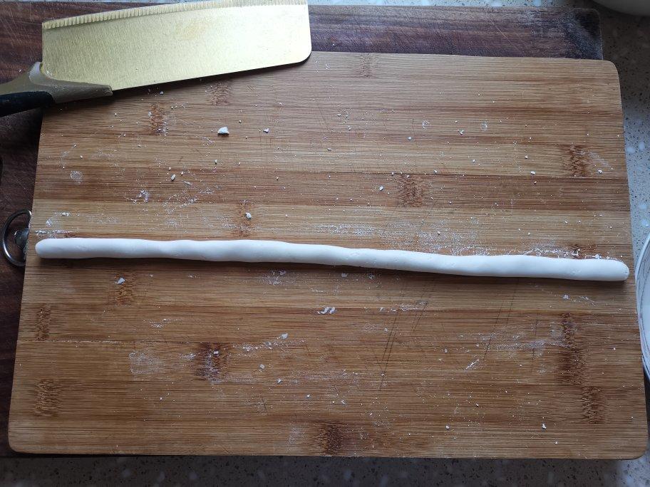 如何快速搓小汤圆且汤圆堆放在一起相互之间不粘连？