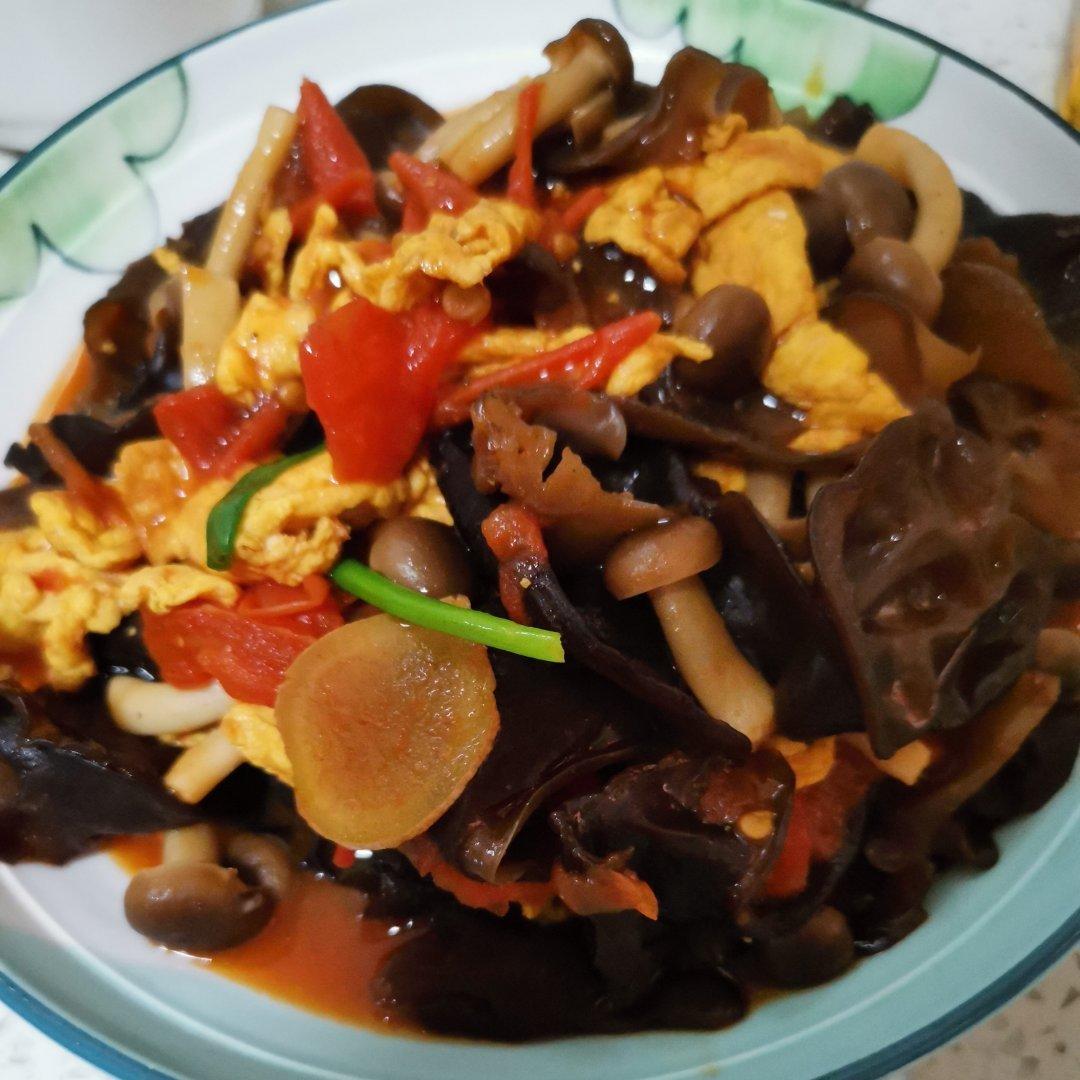 西红柿炒木耳蟹味菇