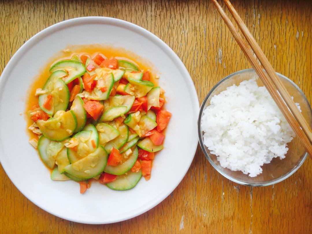 西红柿炒西葫芦