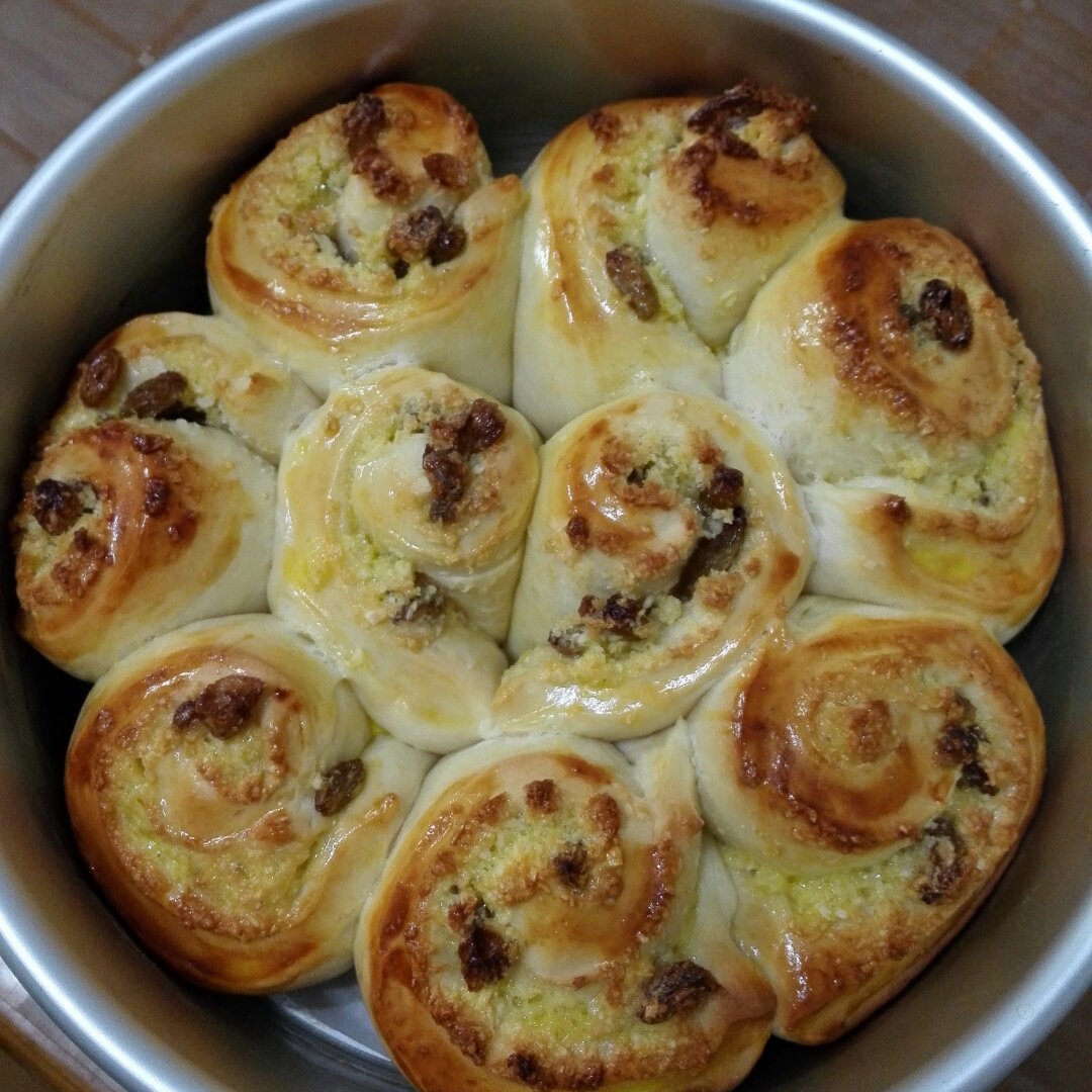 葡萄干椰蓉面包卷