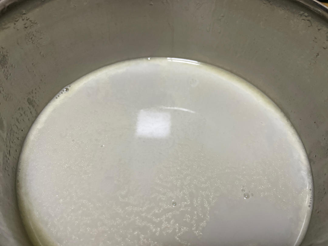 鲜浓鱼汤鲤鱼汤（鲫鱼汤）