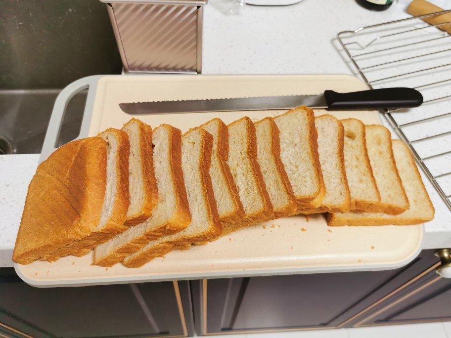 做一次就成功的牛奶吐司面包（手和面揉出手套膜）最后附全麦吐司