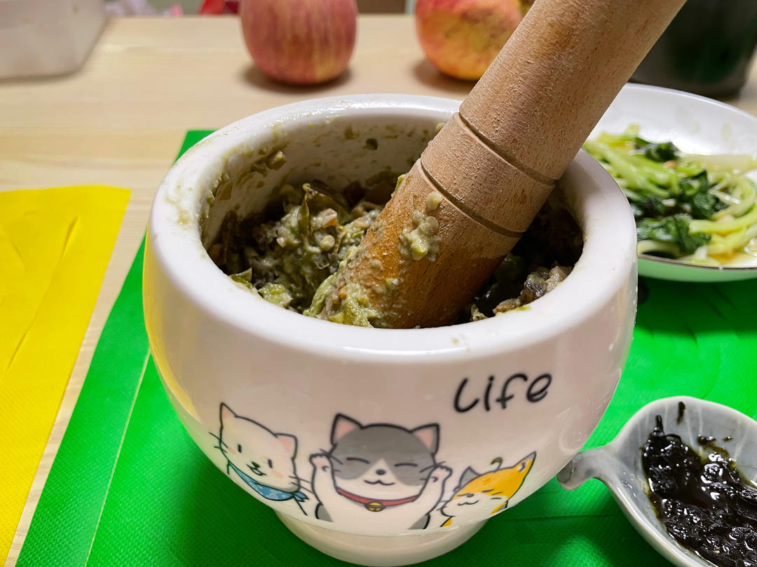 超级难看，变态好吃的擂擂辣椒皮蛋