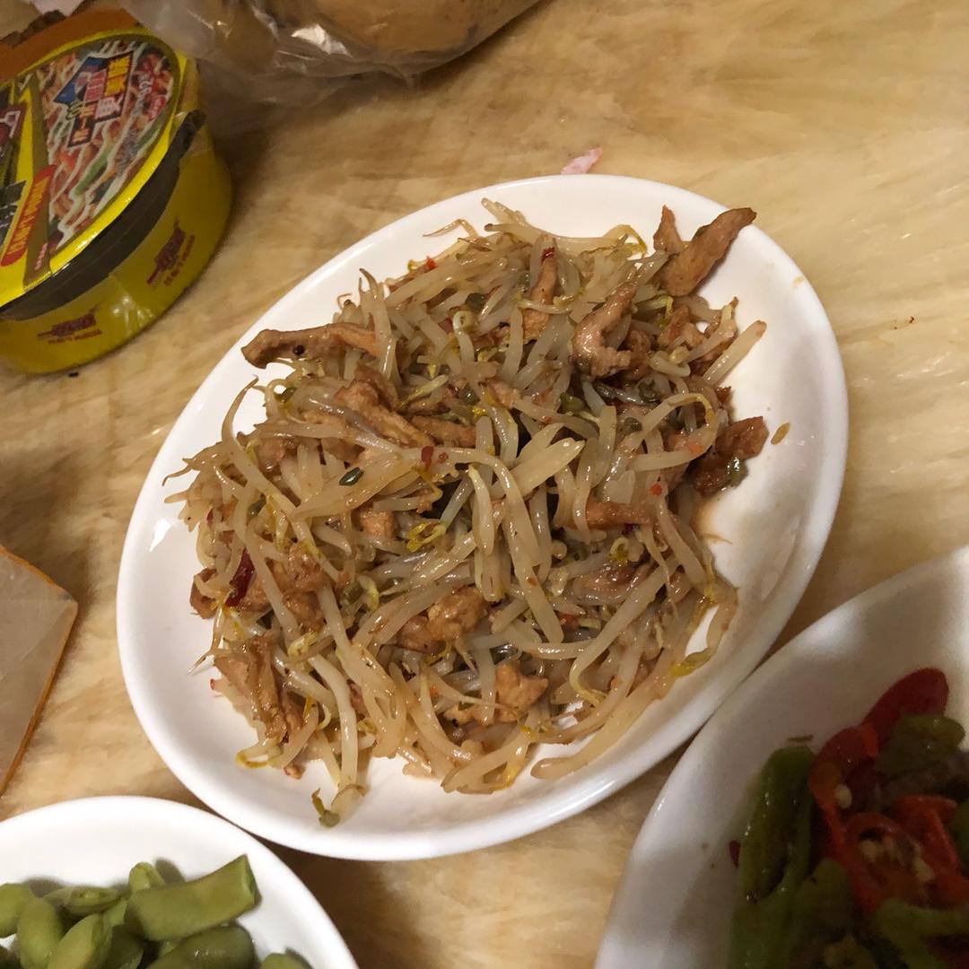 绿豆芽炒肉