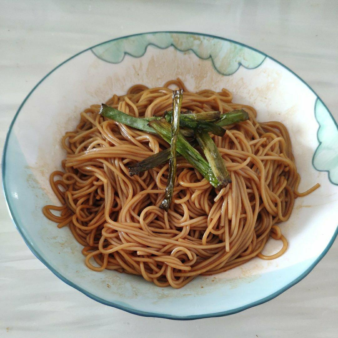 葱油拌面 每个人的心中都有一碗葱油面 经典又快手