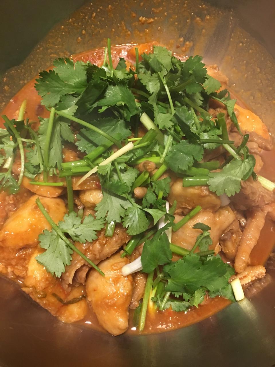 稀溜耙鸡脚烧芋头