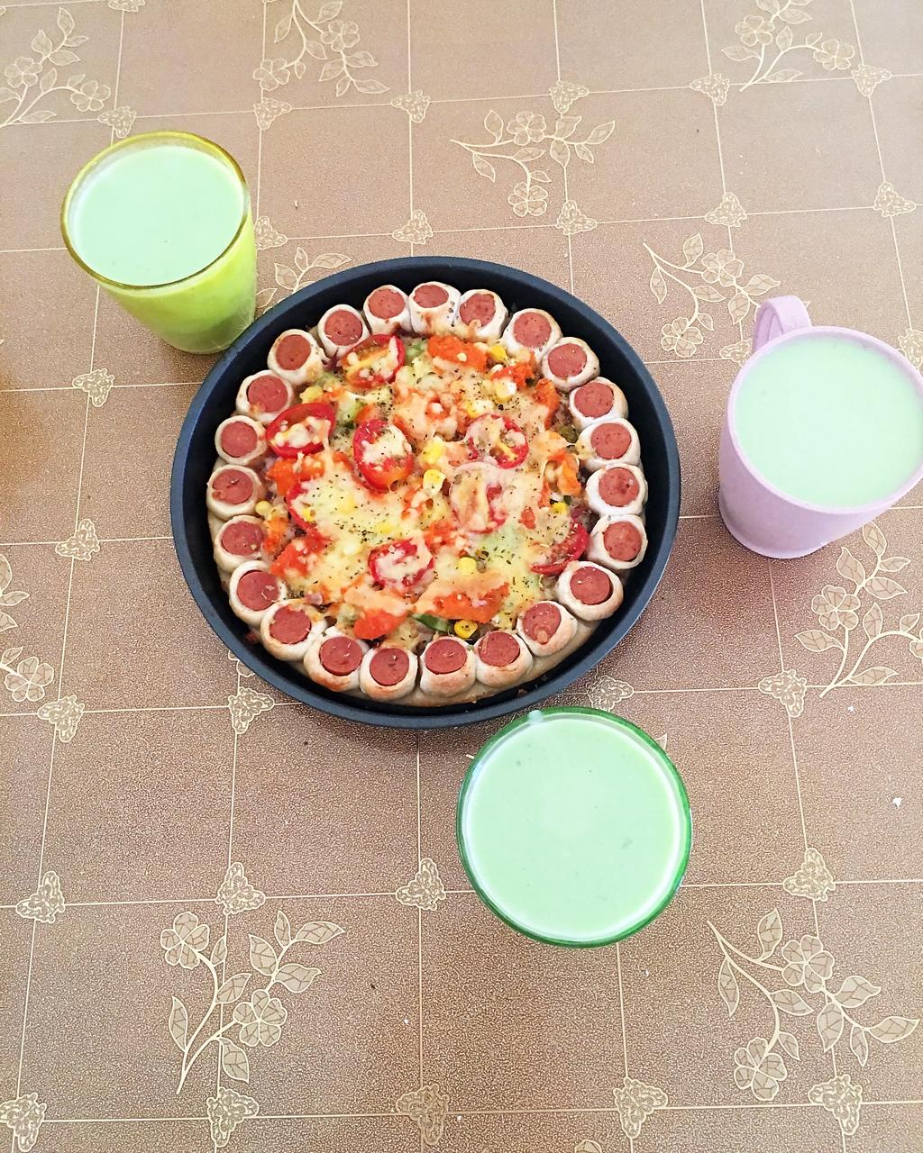 萨米肠蘑菇花边披萨