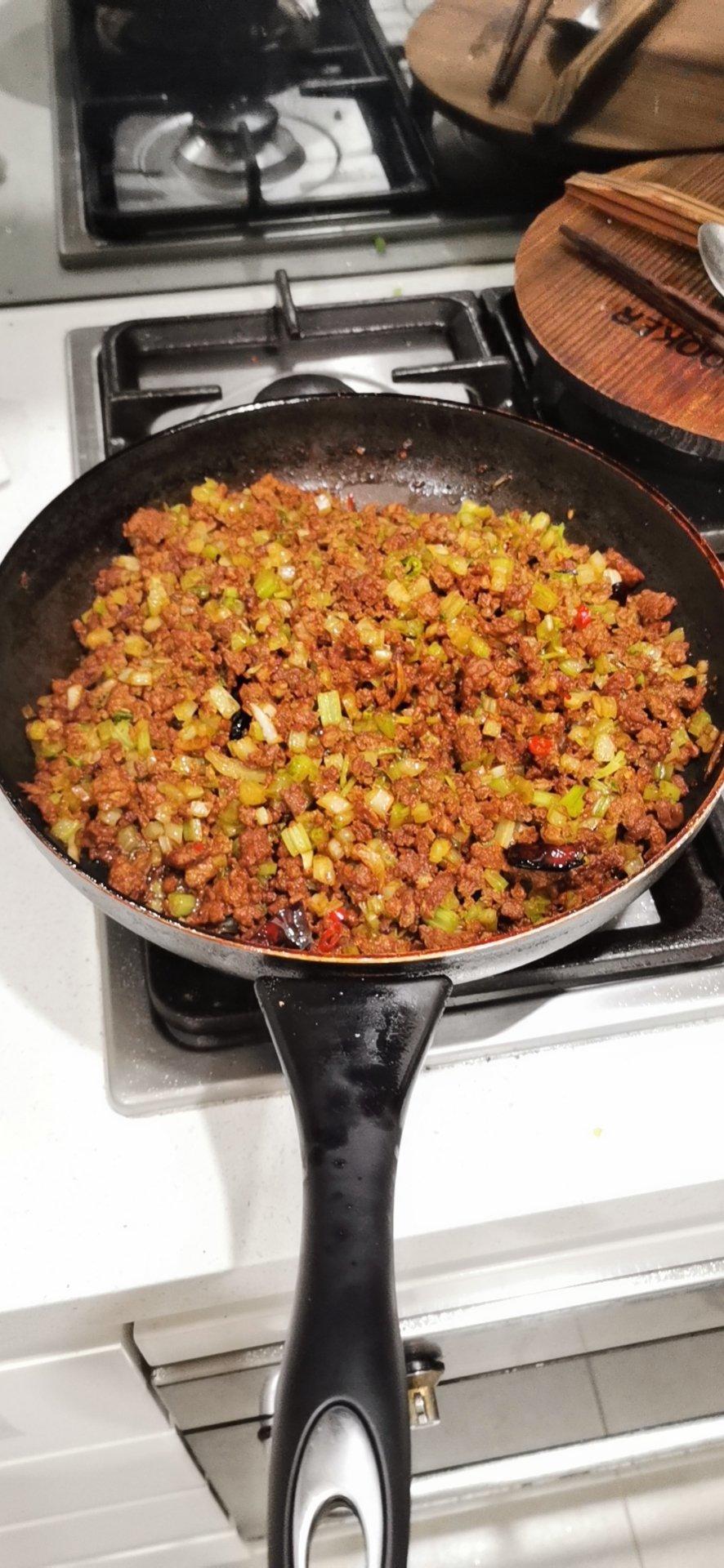 芹菜牛肉末「下饭神器」