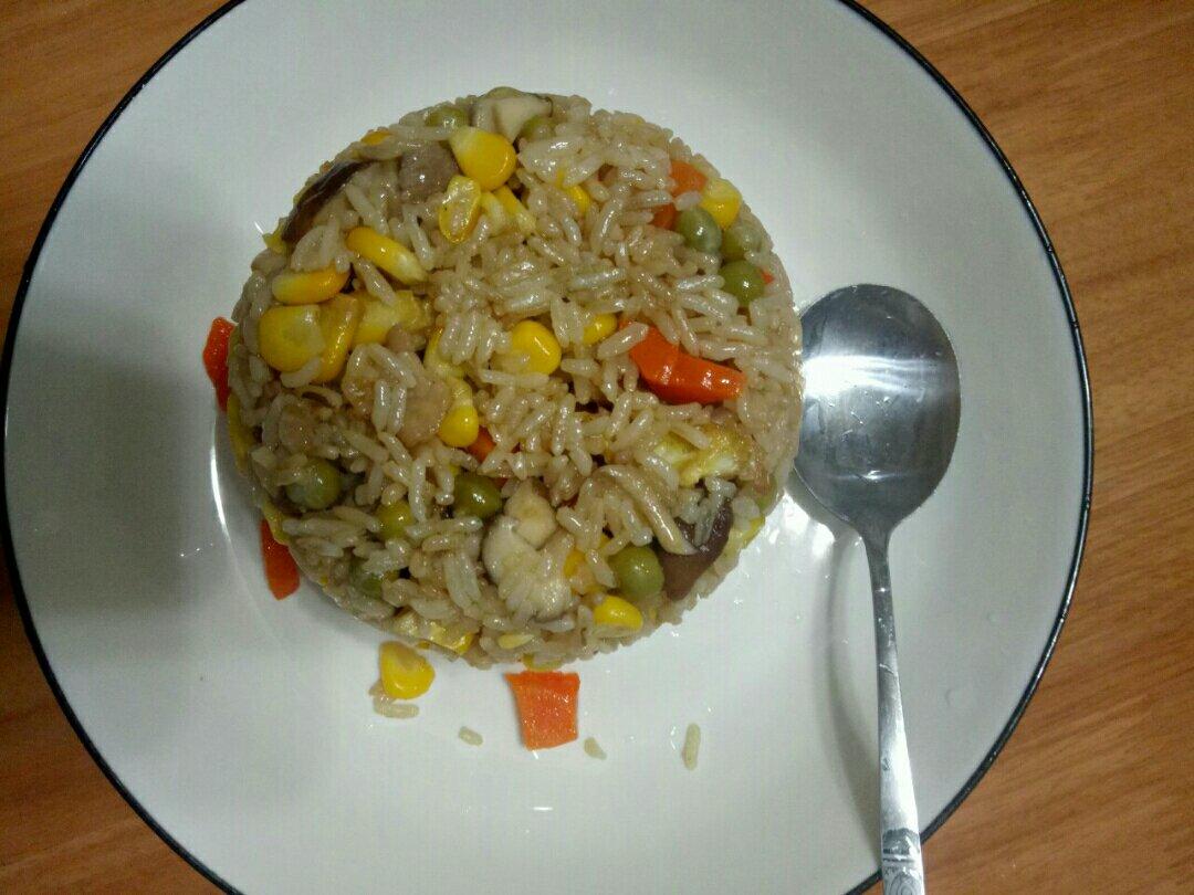 时蔬鸡蛋炒饭（简单快手，宝宝爱吃）