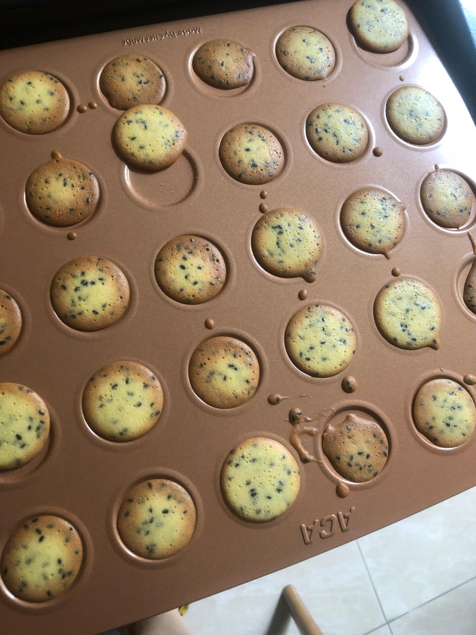 小时候的味道 — 芝麻鸡蛋薄脆饼干