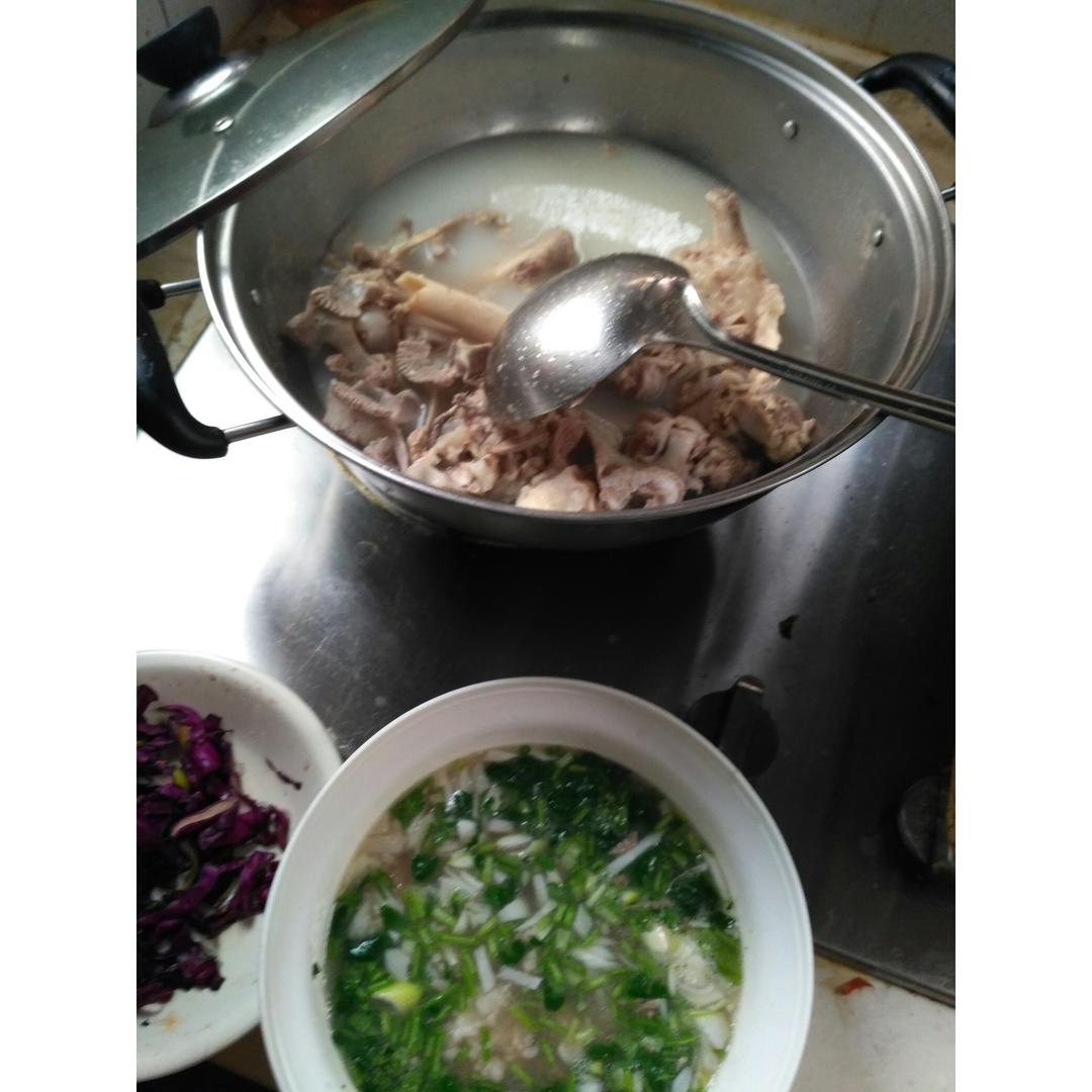 羊肉汤（汤鲜味美不膻气）